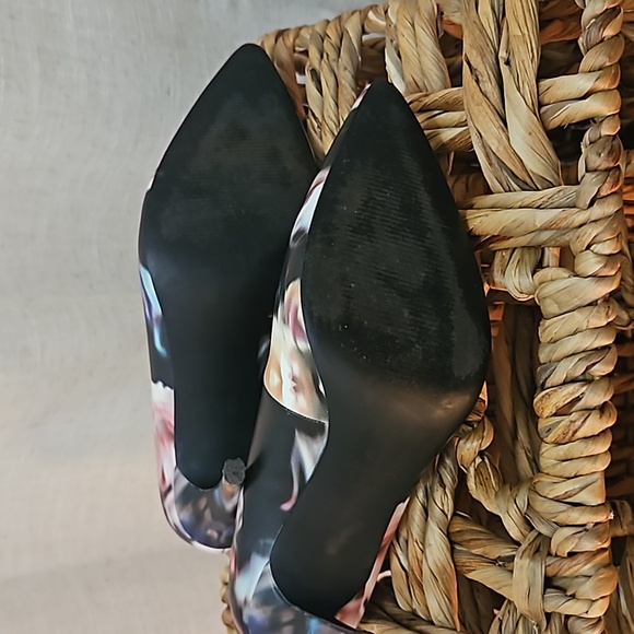 Nine West Women’s Size 8.5 Black Floral heels - Picture 4 of 4